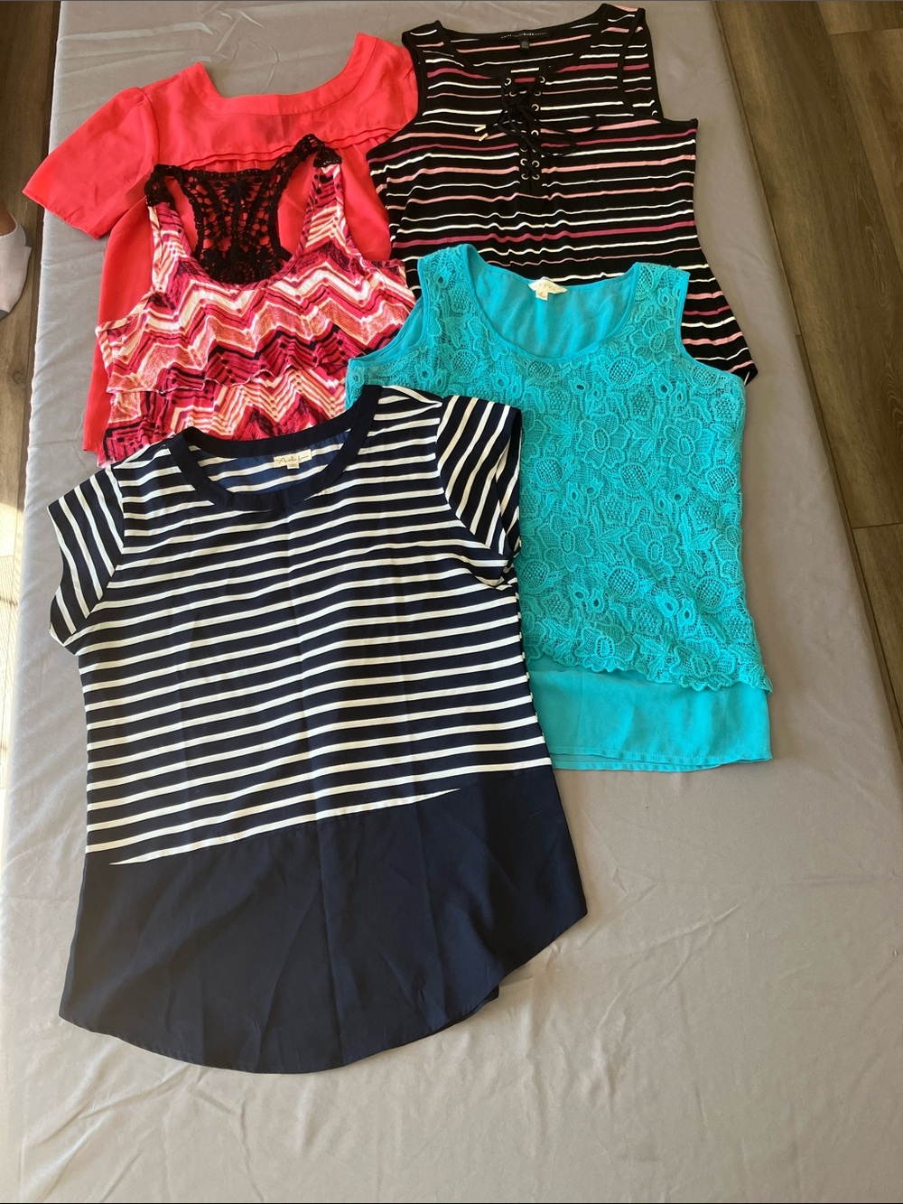 Women’s Shirt Bundle - 5 Shirts - Size S